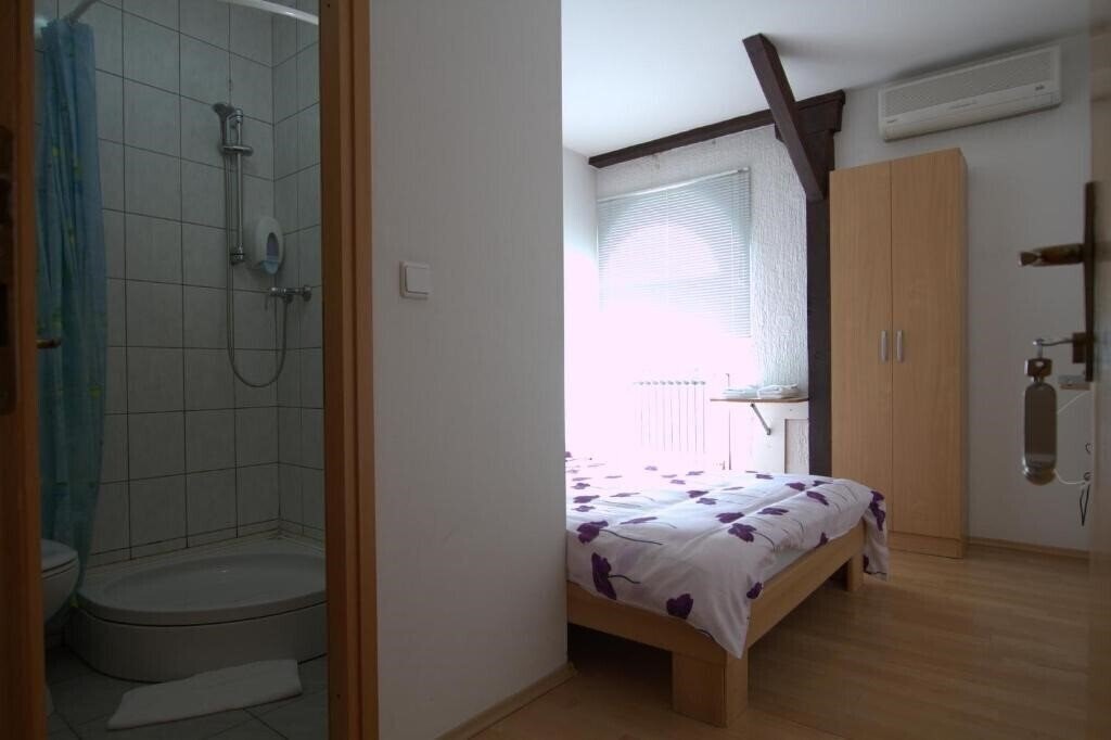 Фотография Ivac Inn Zagreb Airport Hotel 2*