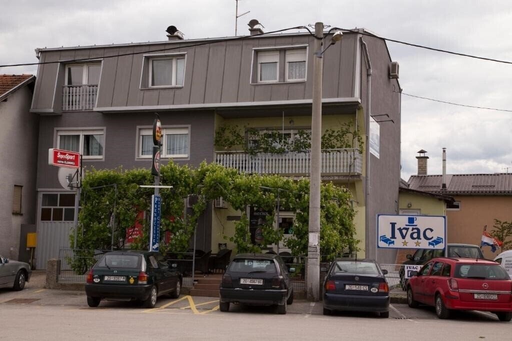 Отель Ivac Inn Zagreb Airport Hotel 2*