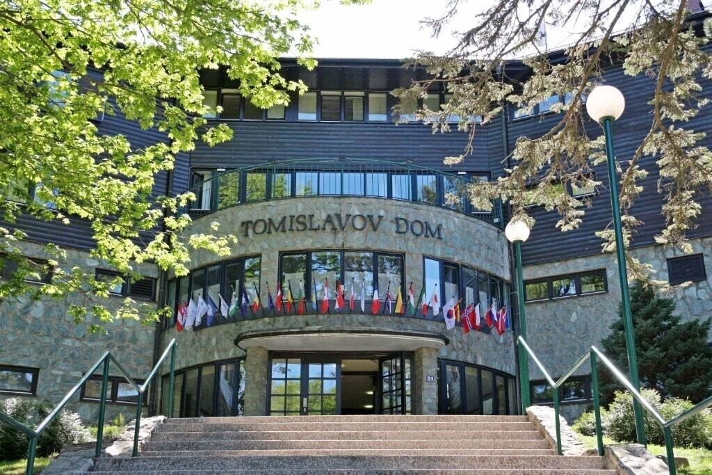 Готель Hotel Tomislavov Dom 3*