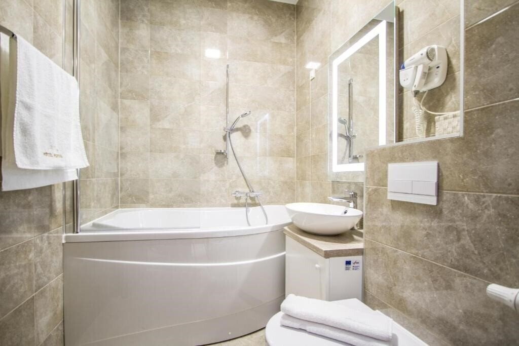 Фото Royal Airport 4*