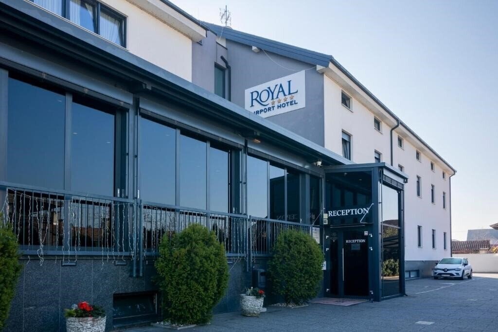 Фото Royal Airport 4*