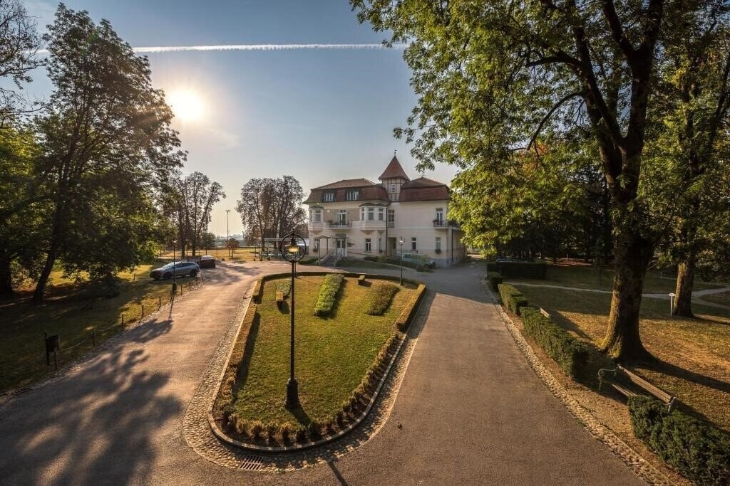 Отель Hotel Korana Srakovcic 4*
