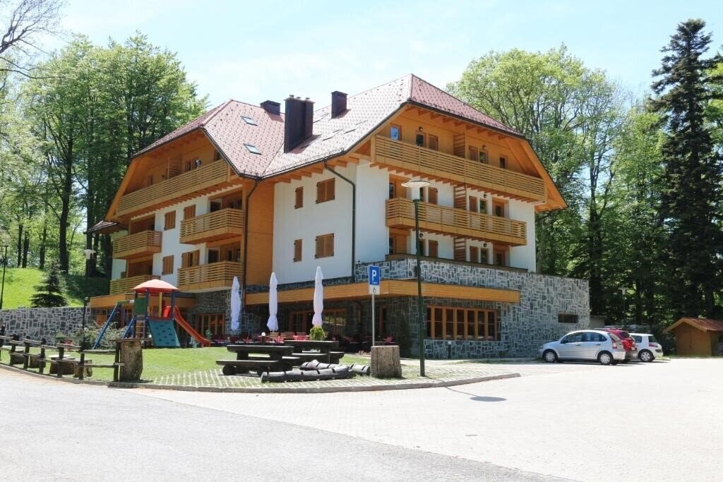Готель Turisticki Apartmani Snjezna Kraljica 4*