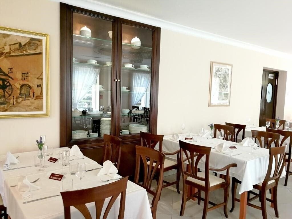 Зображення Hotel Maroon 3*