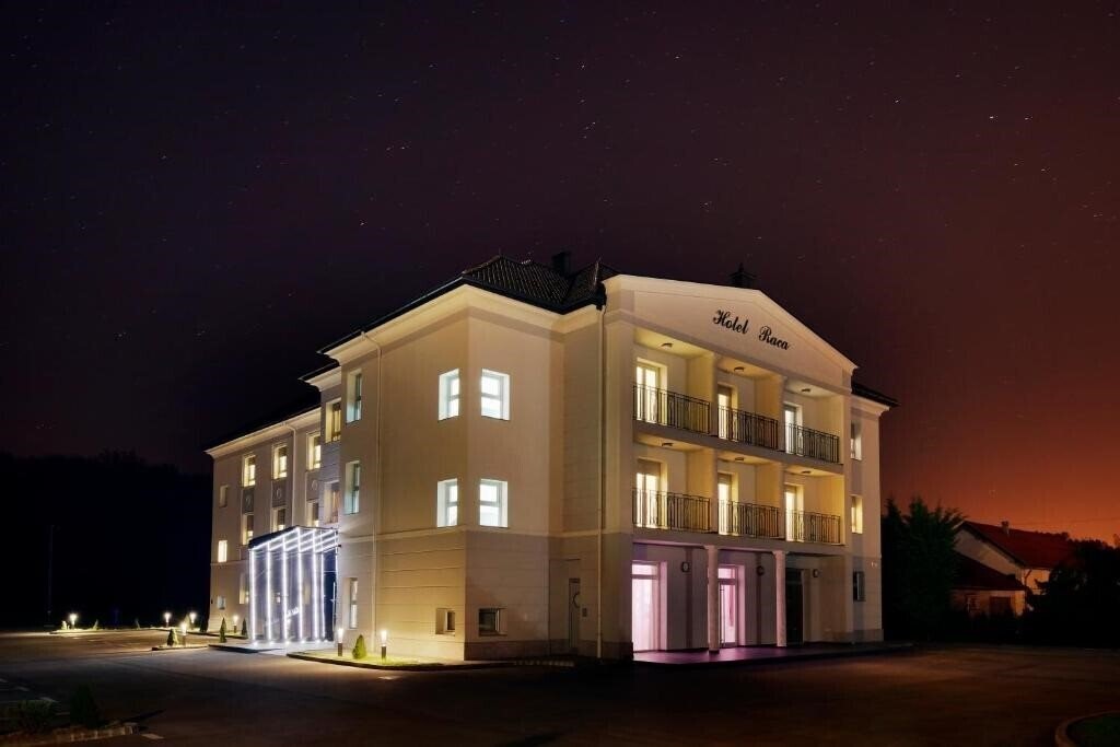 Отель Hotel Raca 3*