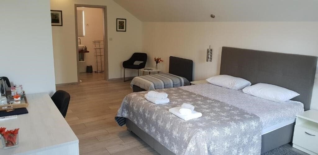 Отель Ke To Zagreb Airport Rooms 4*