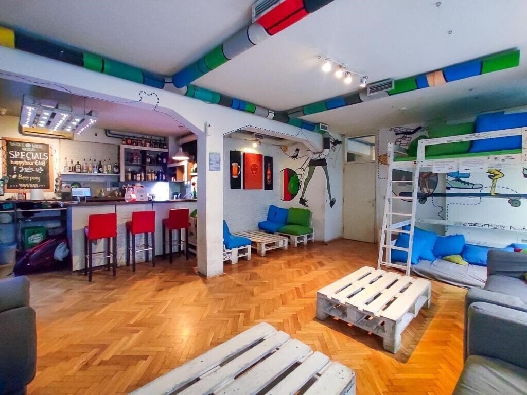 Изображение Whole Wide World Hostel Bar 2*