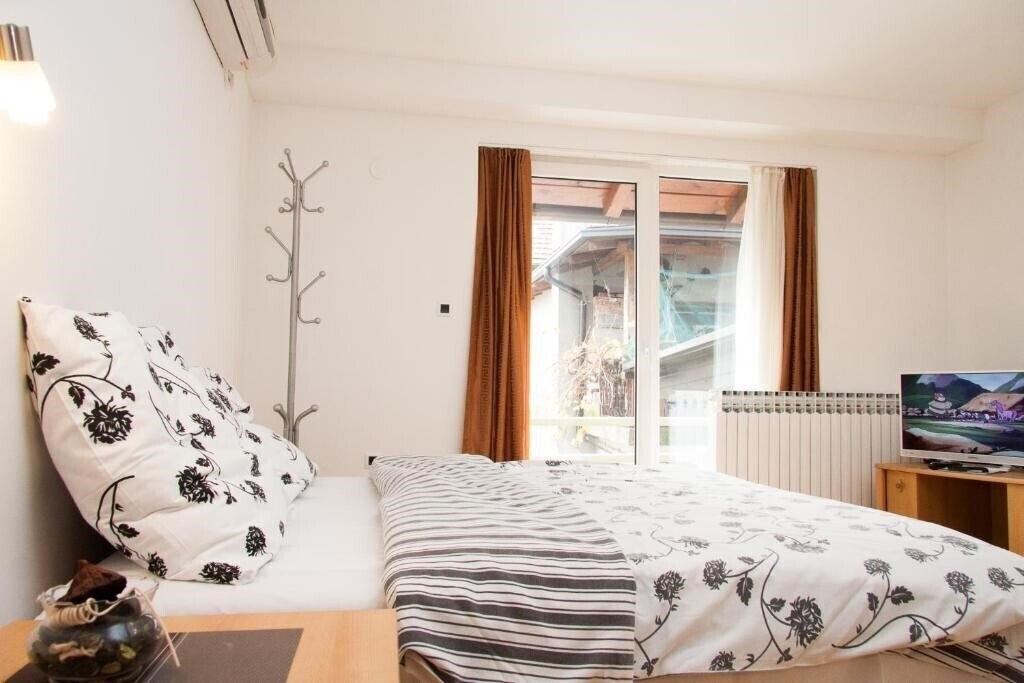 Готель Rooms Garden Zagreb Airport 3*