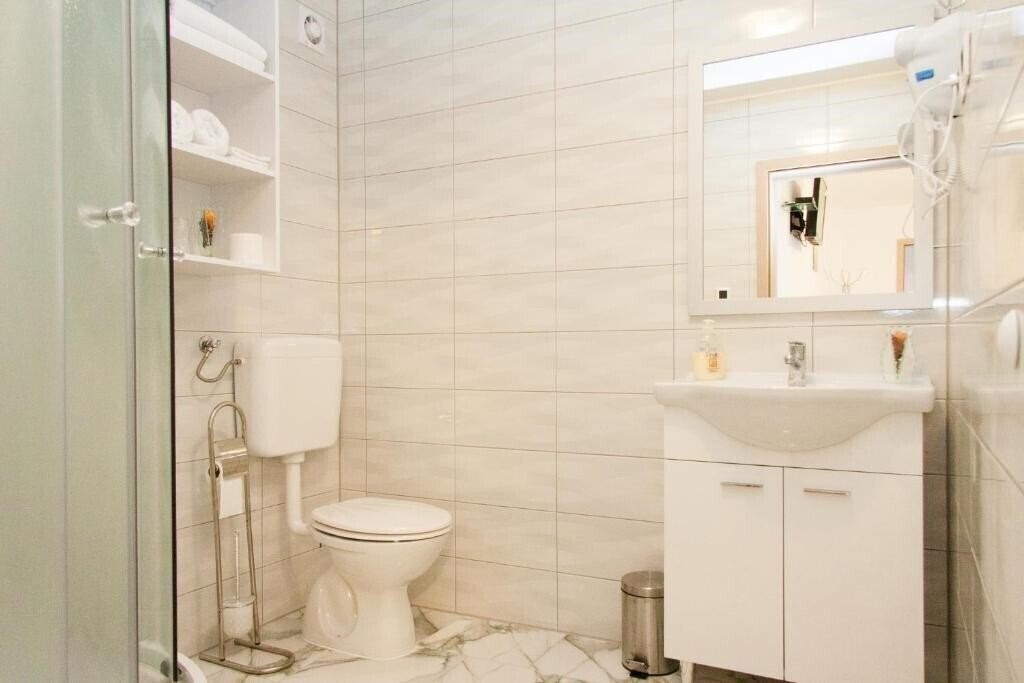 Фотографія Rooms Garden Zagreb Airport 3*