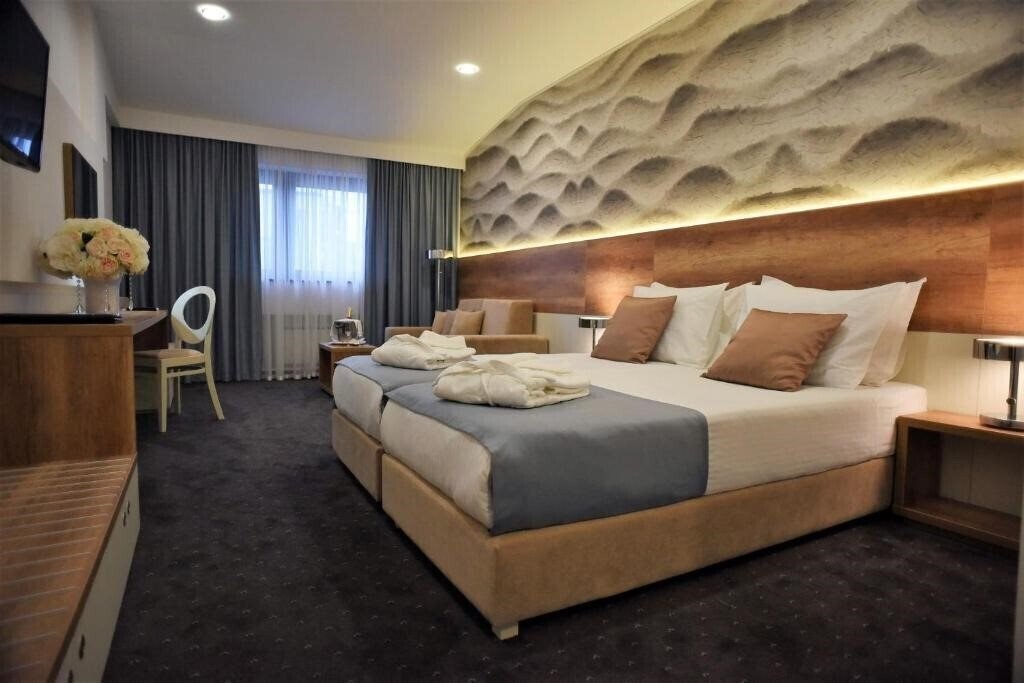 Готель Santiny Hotel Restaurant 4*