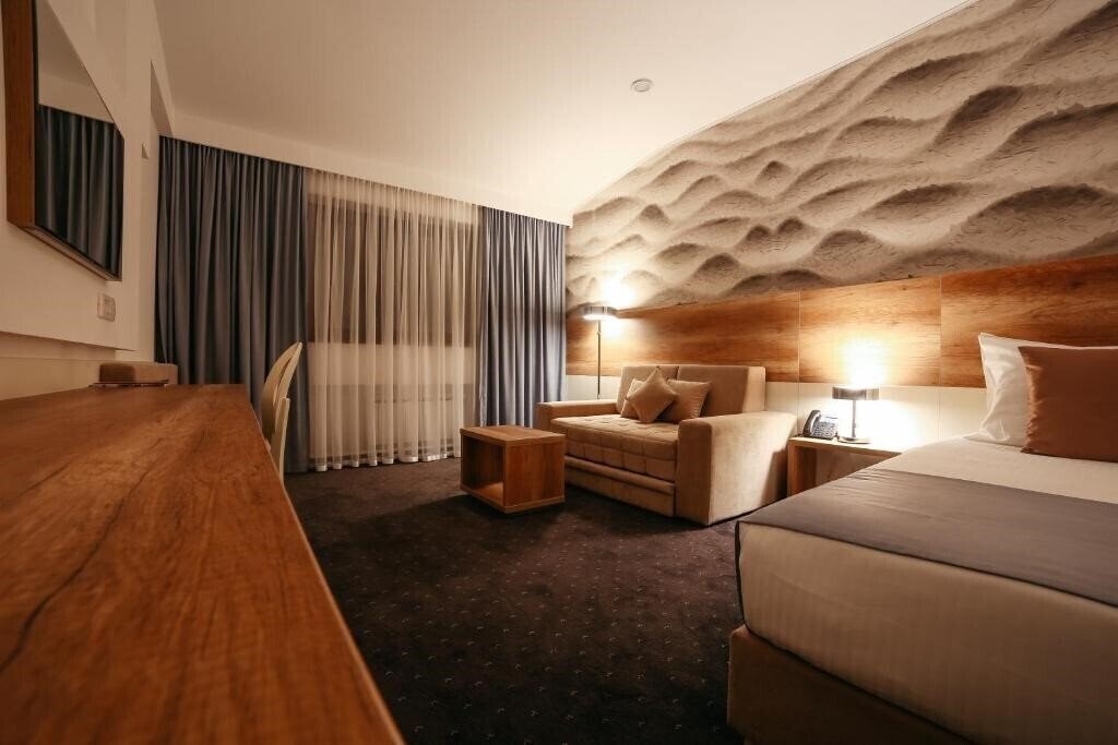 Фото Santiny Hotel Restaurant 4*