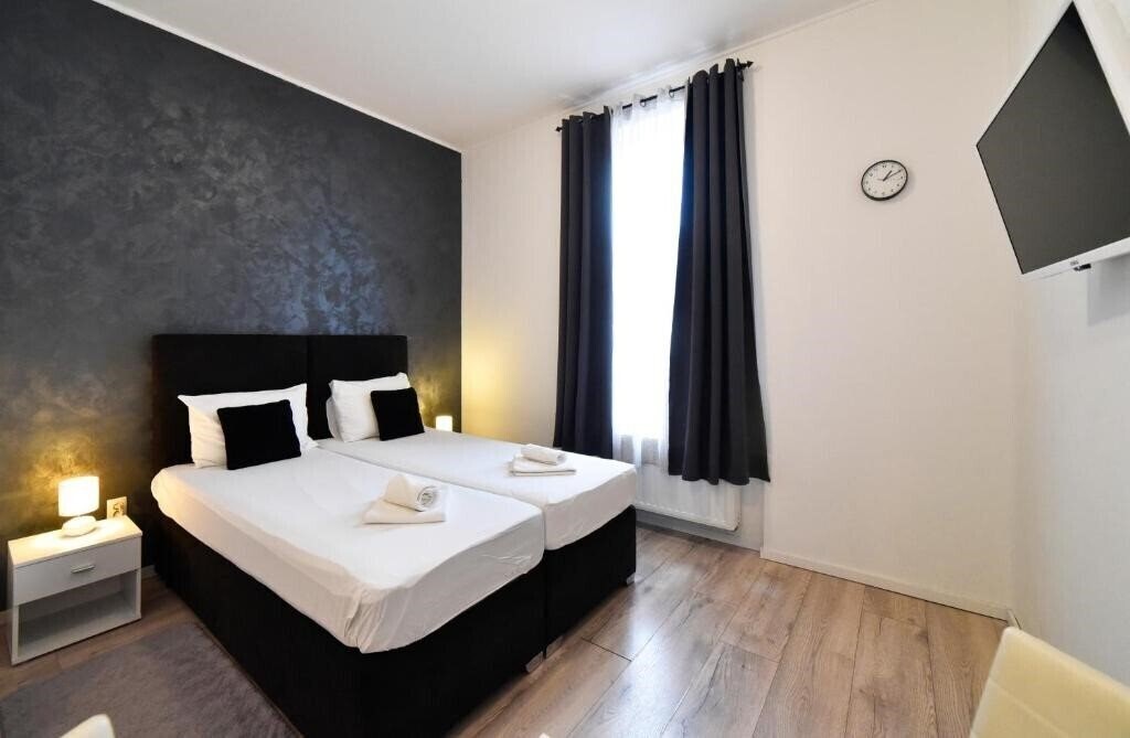 Отель Virtus Apartments And Rooms 3*