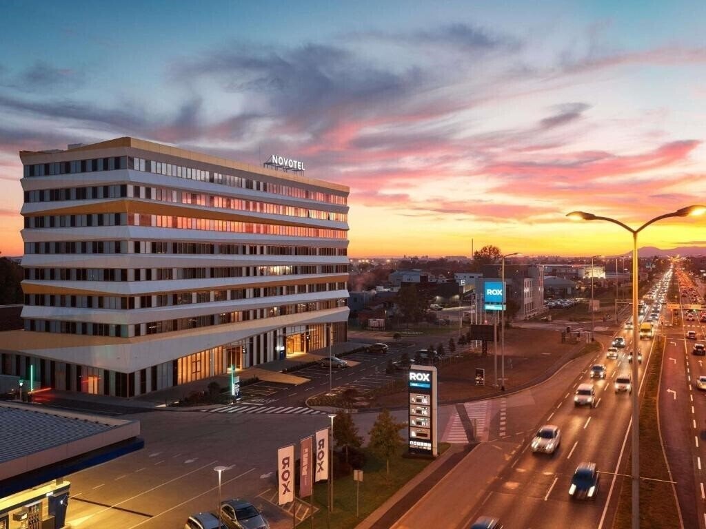 Готель Novotel Zagreb 4*