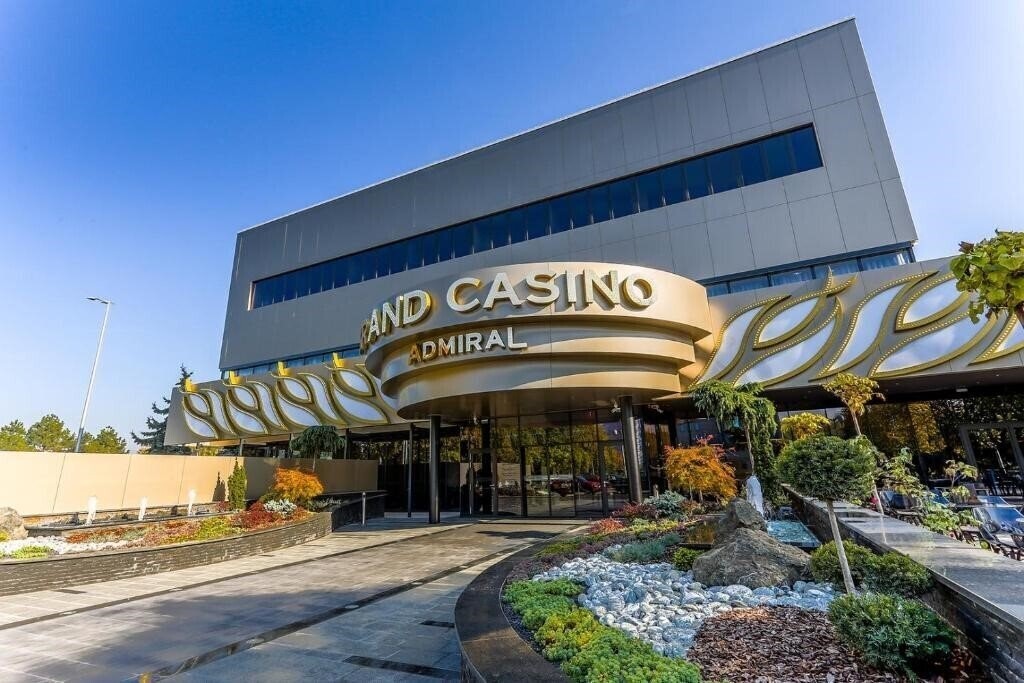 Готель Admiral Hotel 4*