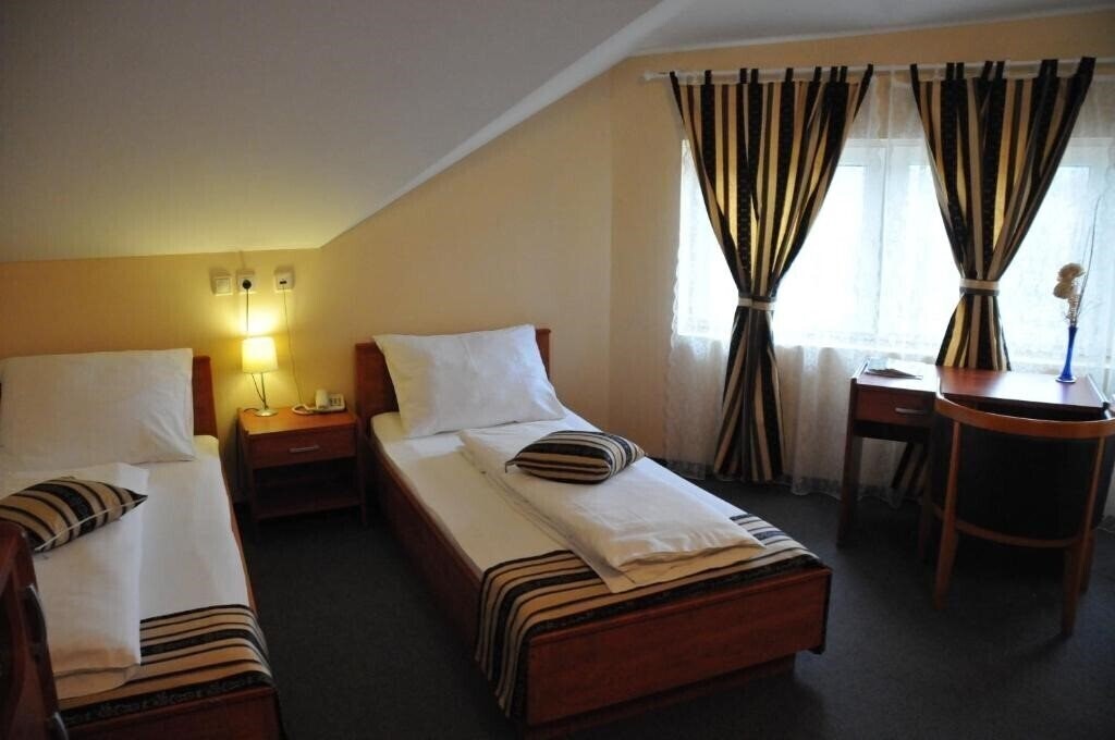 Фото Hotel Galerija 3*