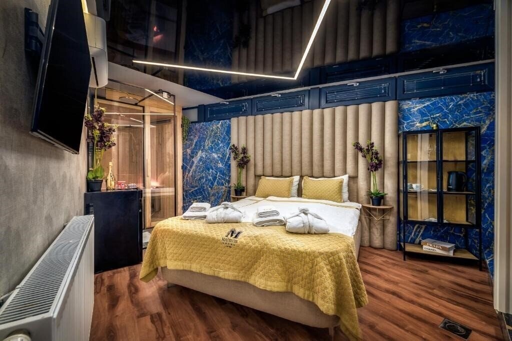 Фото Madison Luxury Apartments 4*