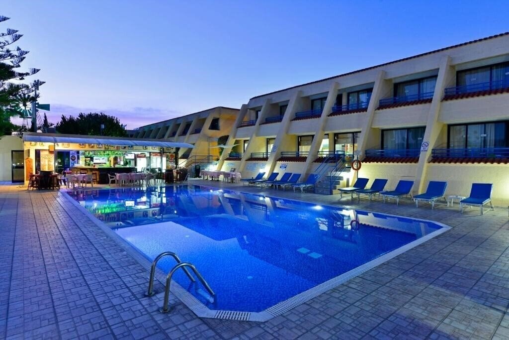 Фотографія Napa Prince Hotel Apts 3*