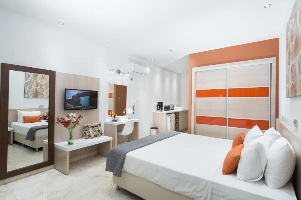 Фото Loutsiana Hotel 4*