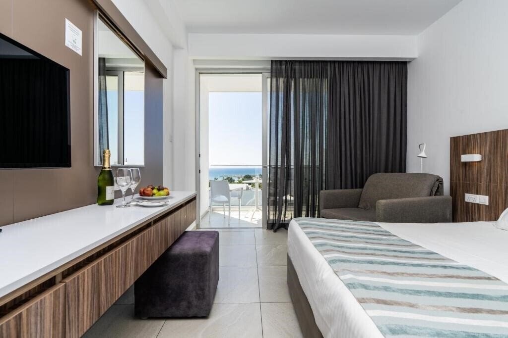 Фото Eleana Hotel 4*