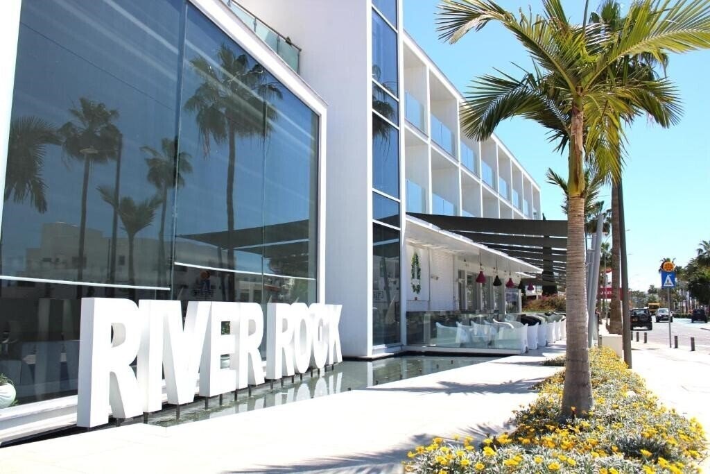 Фото River Rock Hotel 3*