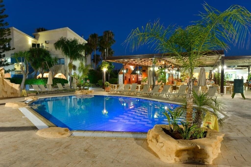 Фотографія Makronisos Holiday Village 3*