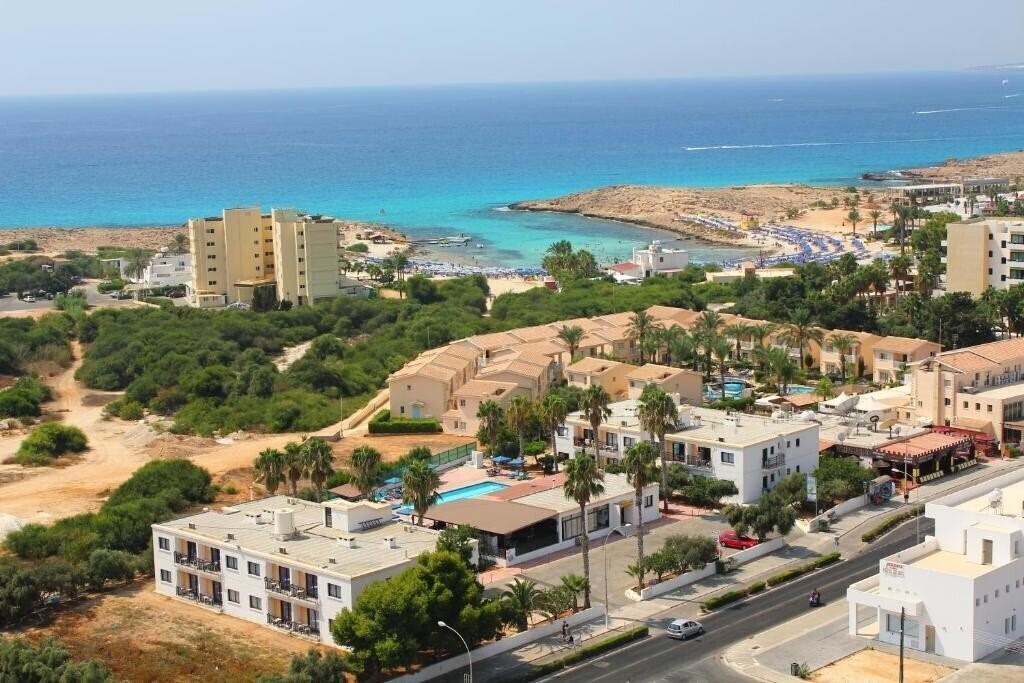 Готель Carina Hotel Apts апартаменты