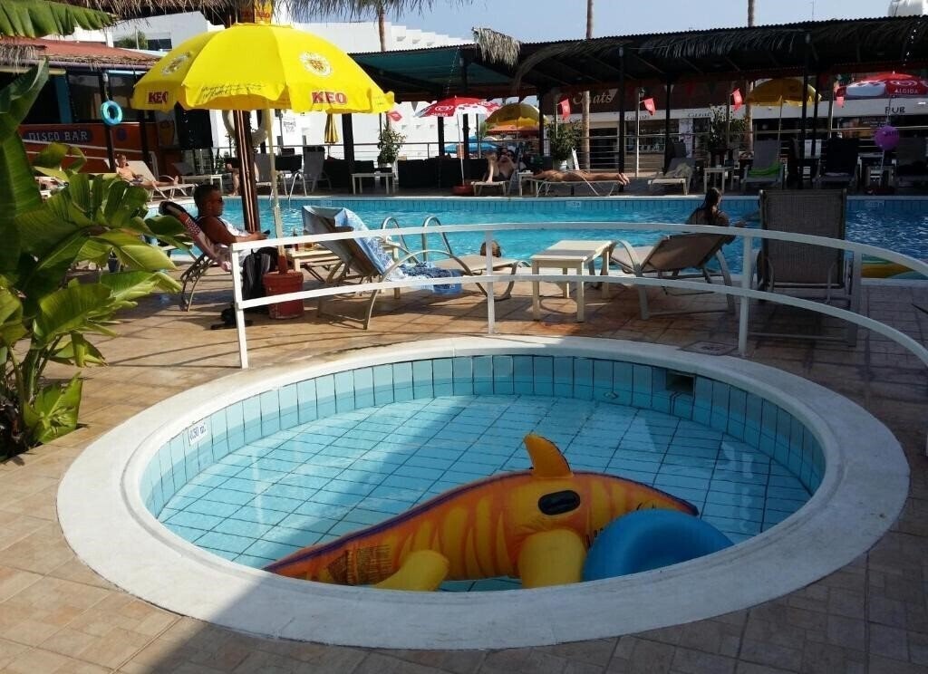 Отель Kkaras Hotel 2*