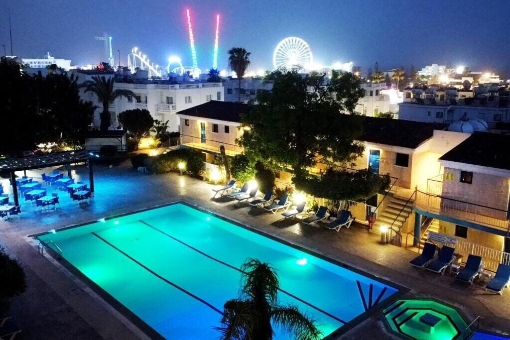 Готель Green Bungalows Hotel Apartments 3*