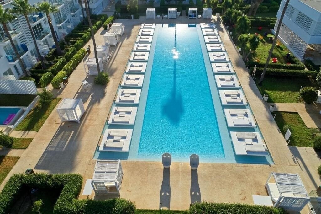 Отель So White Club Resort 5*