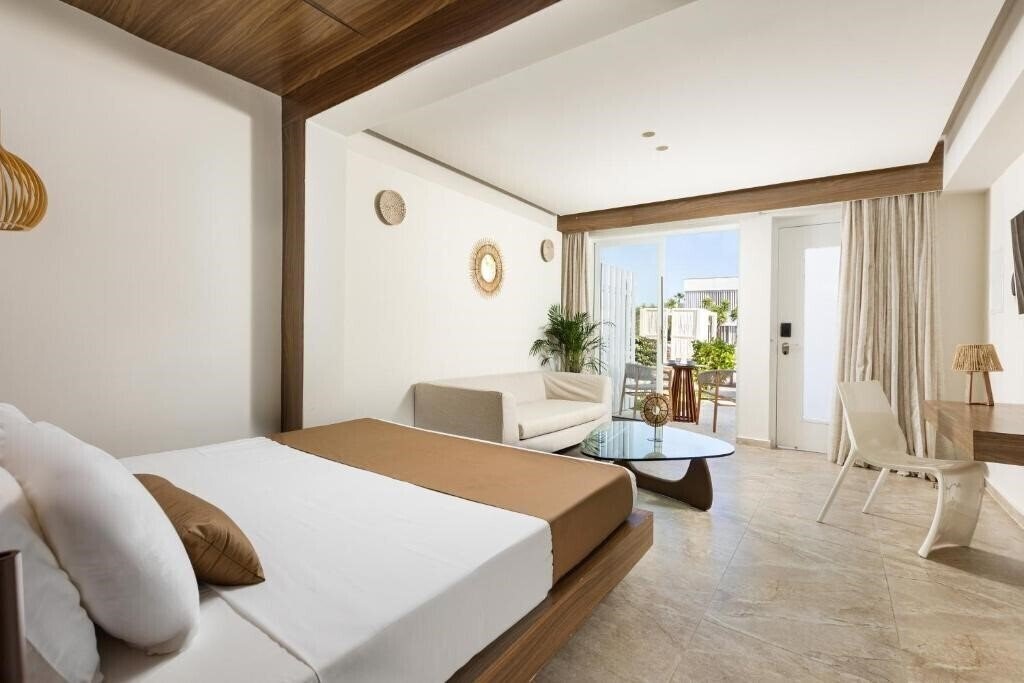 Фото So White Club Resort 5*