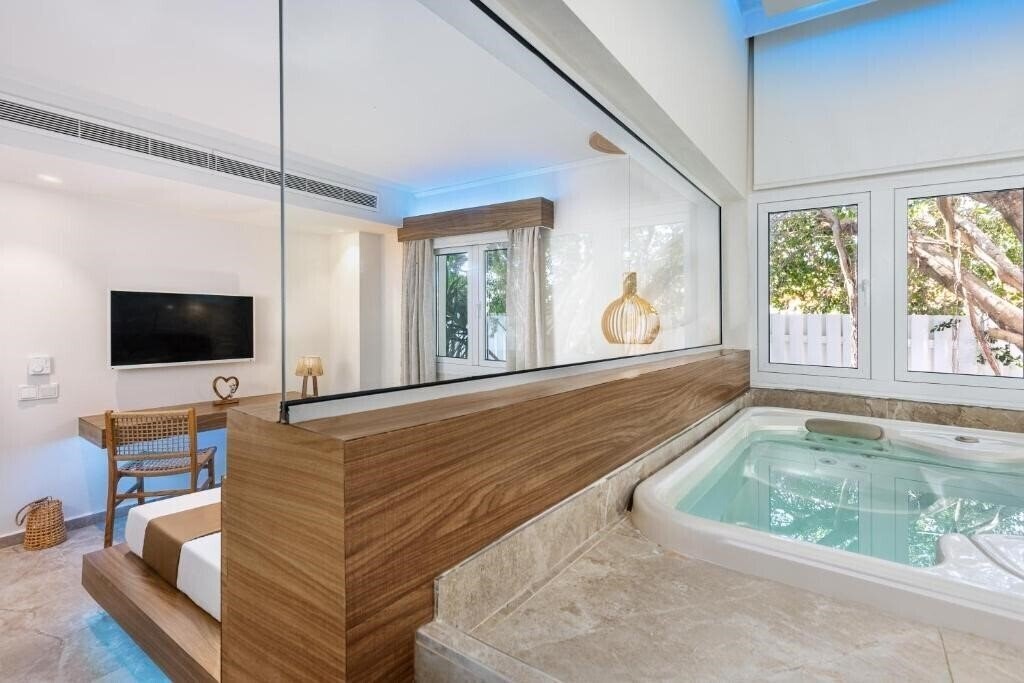 Изображение So White Club Resort 5*