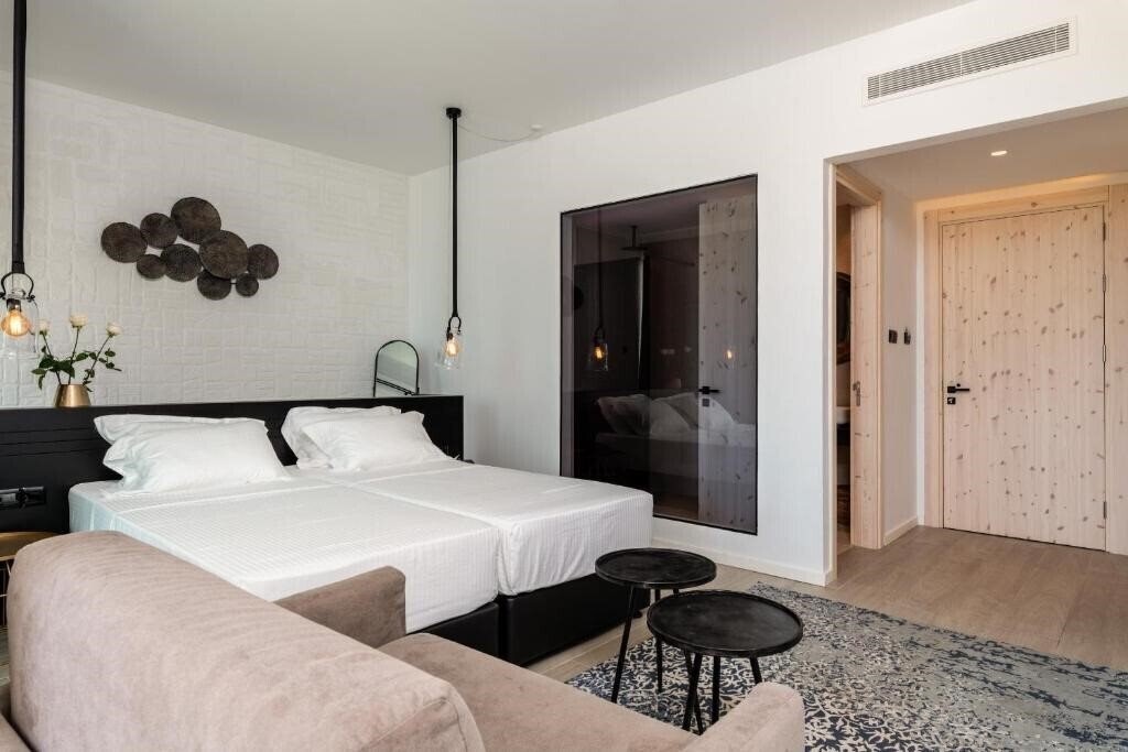 Готель Abacus Suites 4*