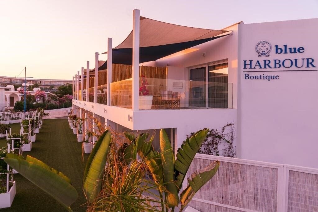 Готель Blue Harbour Boutique 1*