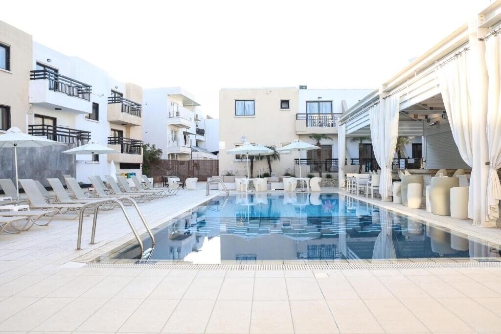 Готель Senator Hotel Apartments 3*