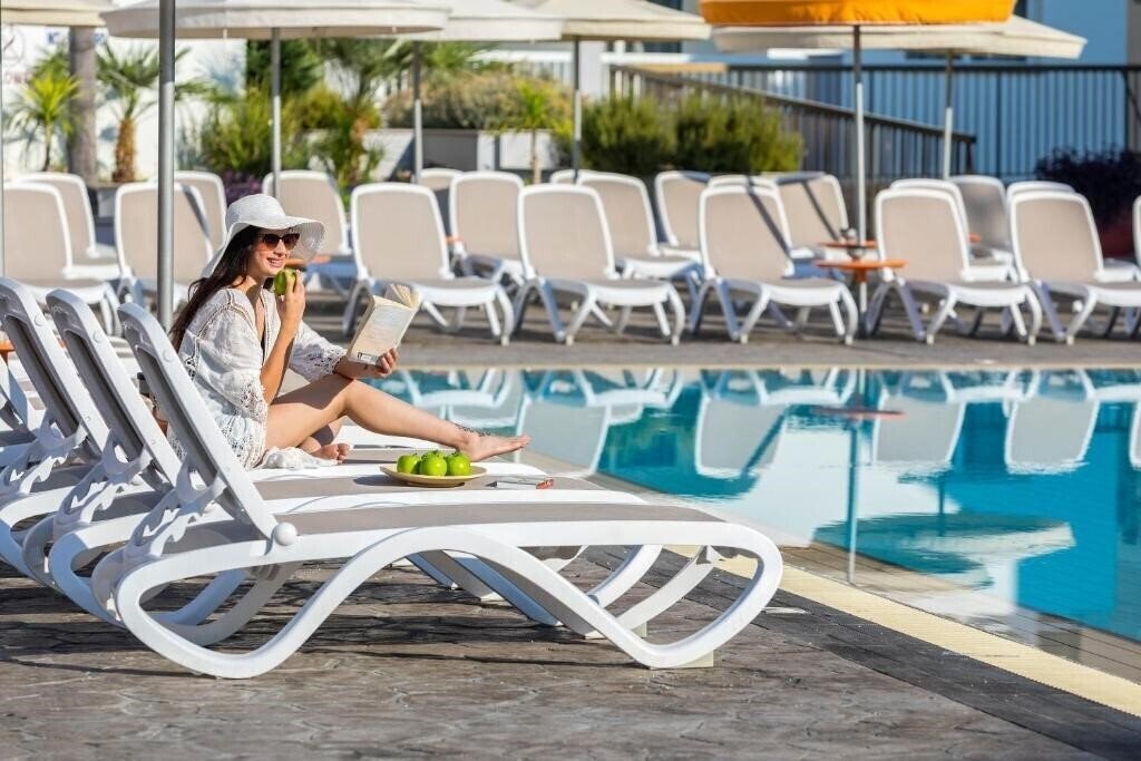 Фото Christabelle Hotel Apartments 3*