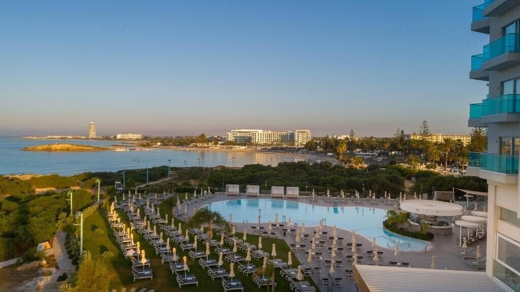 Отель Nissiblu Beach Resort 5*