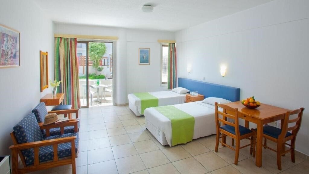 Отель Paloma Hotel Apartments 2*