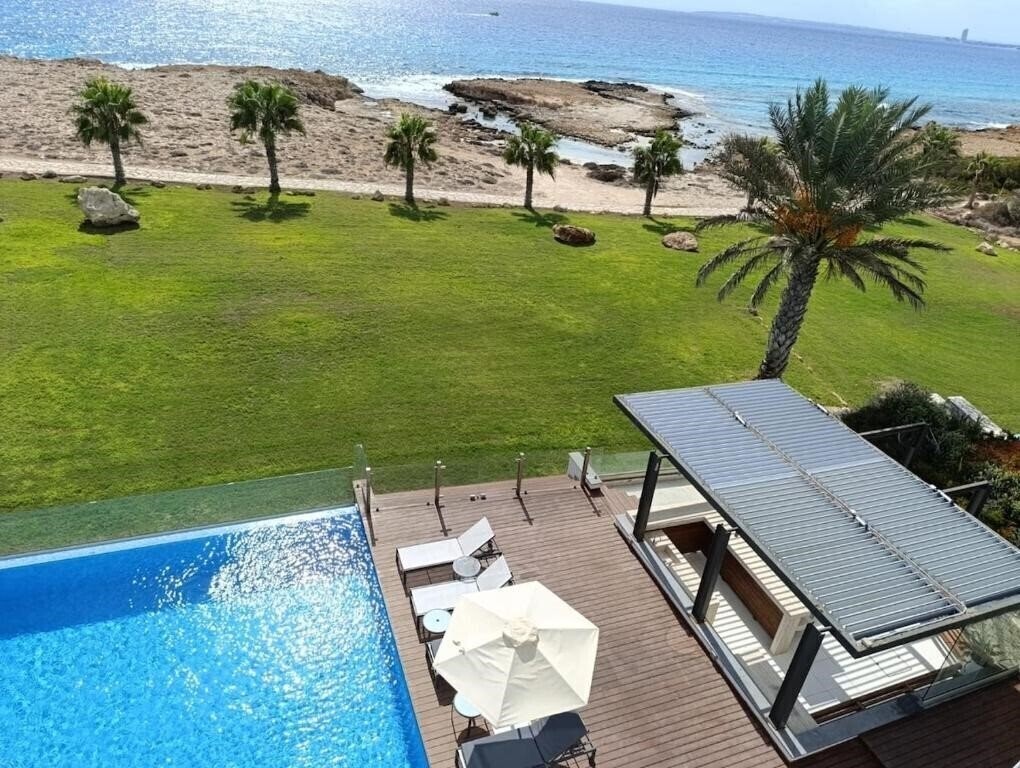 Готель Glory Beachfront Villa 3*