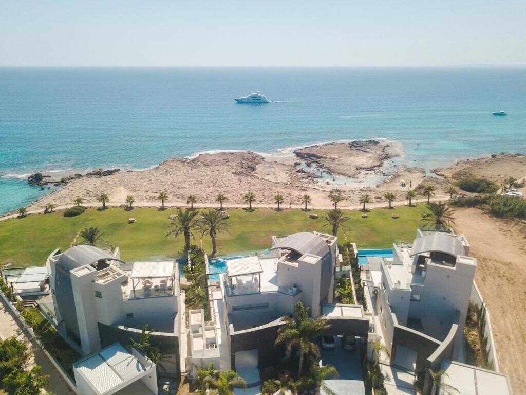 Картинка Glory Beachfront Villa 3*