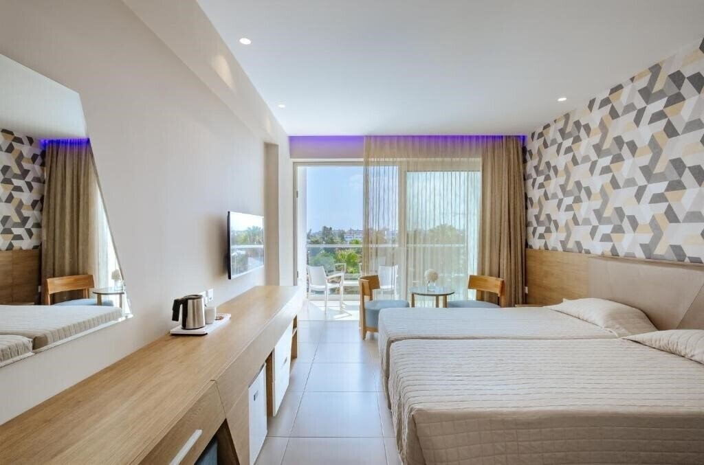 Фото Seasons Hotel - Adults Only 14+ 4*