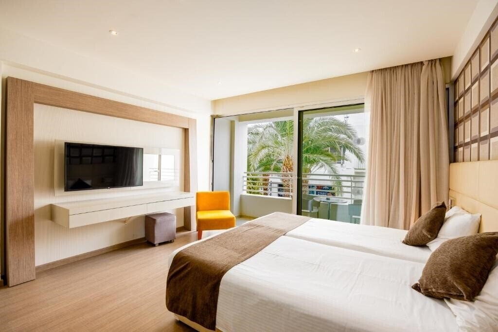 Фото Melpoantia Luxury Apartments & Suite 4*