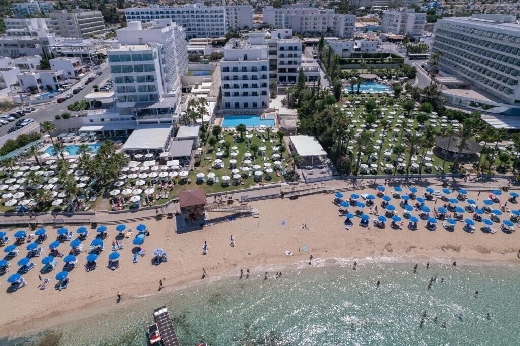 Готель Tsokkos Iliada Beach 4*