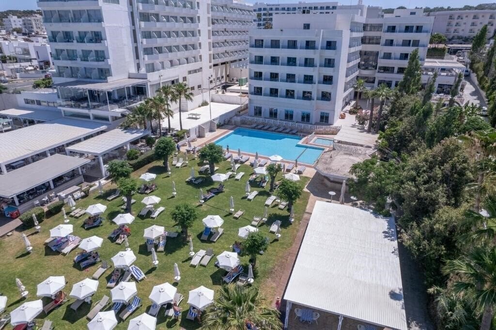 Готель Tsokkos Iliada Beach 4*
