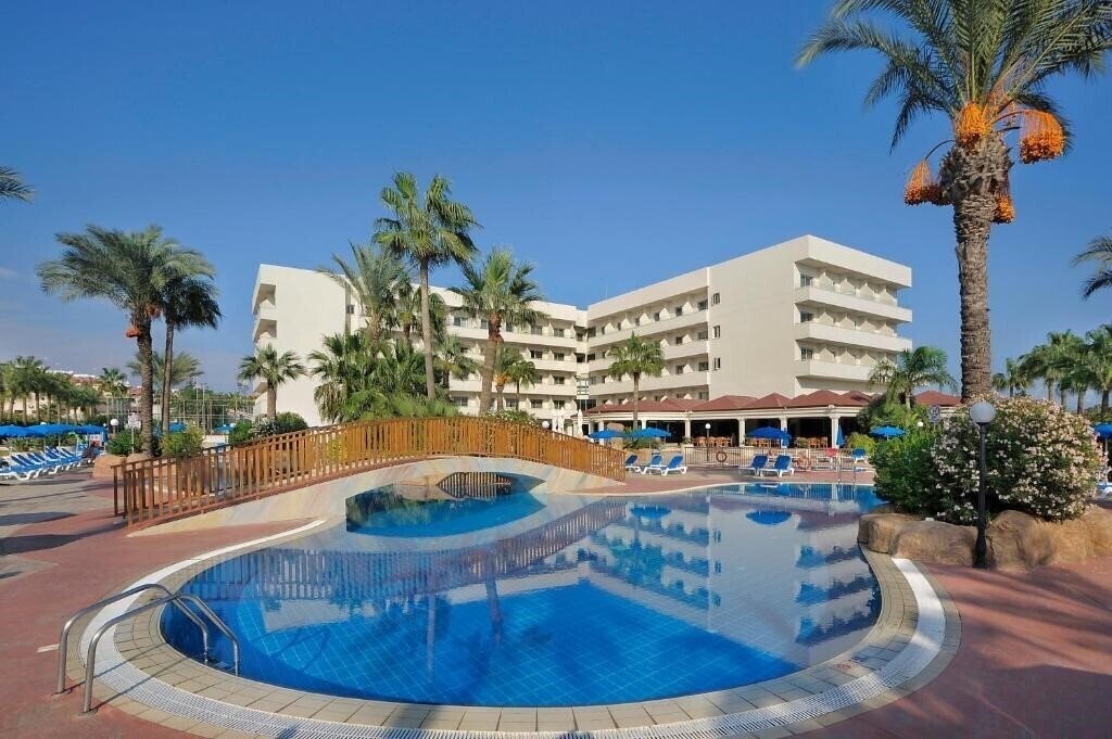 Фото Nissiana Hotel & Bungalows 3*