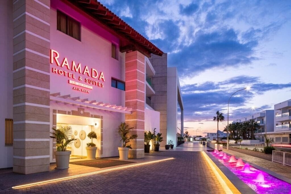 Готель Ramada Hotel & Suites By Wyndham Ayia Napa-Cyprus 5*