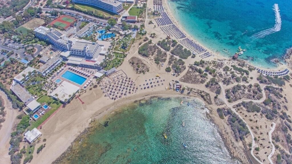 Готель The Dome Beach Resort 4*