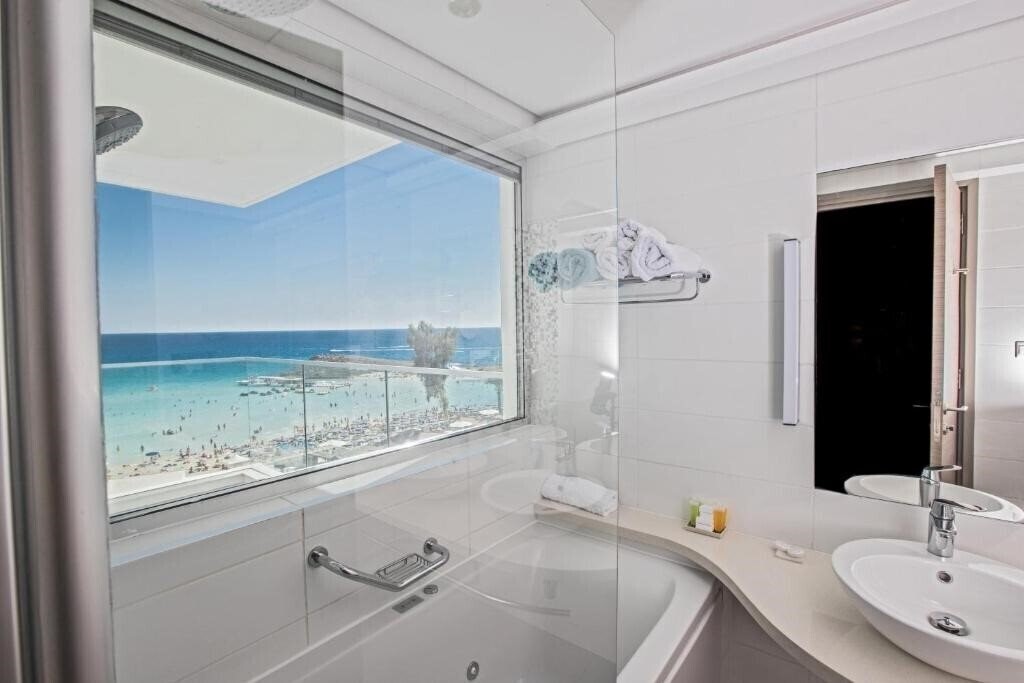 Фото Vassos Nissi Plage 4*