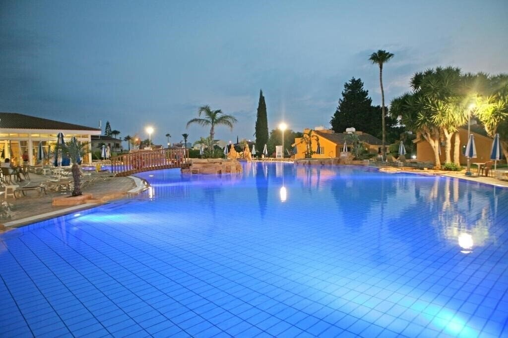 Готель Makronissos Village Club 3*