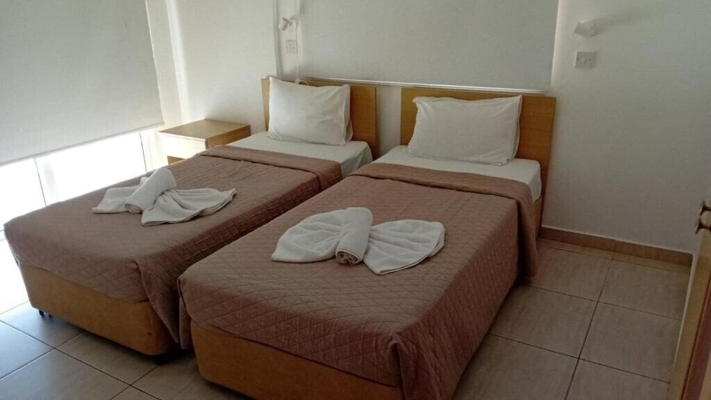 Готель Charles Deluxe Apartments 5*