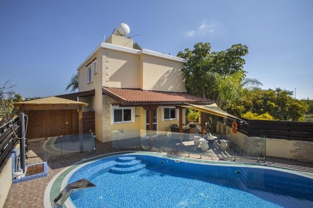Готель Ayia Napa Tropical Beach Villa 4*